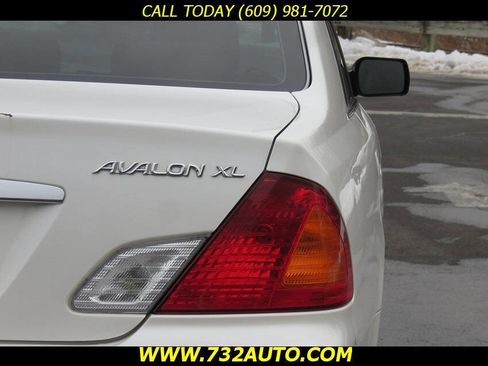 Used 2000 Toyota Avalon XL image 16