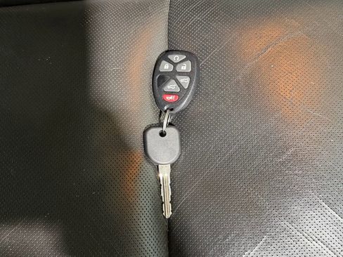 Used 2010 GMC Yukon Denali RWD image 39