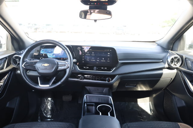 Used 2025 Chevrolet Equinox LT FWD image 13