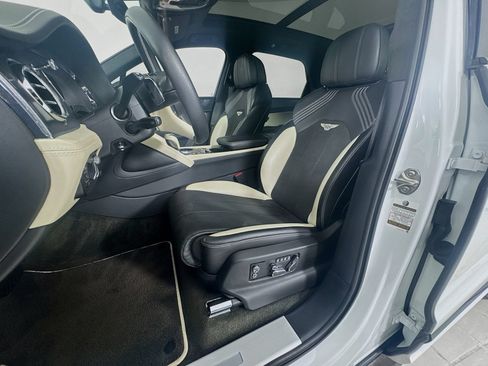 Certified 2023 Bentley Bentayga AWD/4WD image 20