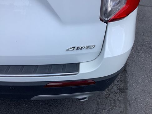 Used 2023 Ford Explorer Limited image 9