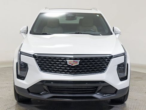 Used 2024 Cadillac XT4 Premium Luxury image 3