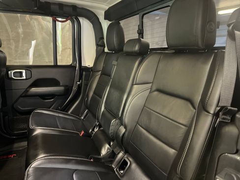 Used 2020 Jeep Gladiator Overland AWD/4WD image 38