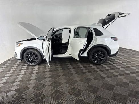 Certified 2025 Honda HR-V Sport image 11