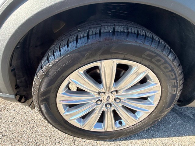Used 2022 Ford Explorer Limited w/ Equipment Group 301A AWD/4WD image 9