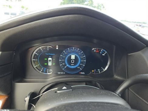 Used 2020 Cadillac Escalade ESV Premium Luxury AWD/4WD image 16