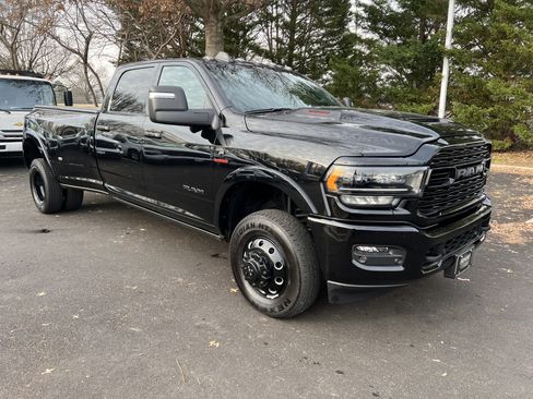Used 2023 RAM 3500 Limited image 2