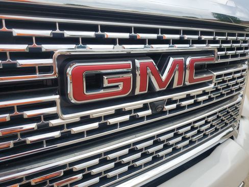 Used 2021 GMC Sierra 2500 Denali w/ Denali Ultimate Package AWD/4WD image 38