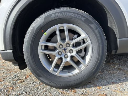 New 2026 Ford Explorer Active image 12