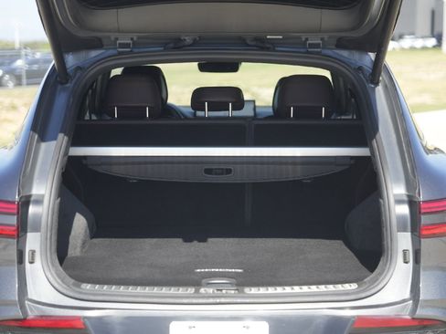 Used 2022 Genesis GV70 2.5T w/ Advanced Package image 31