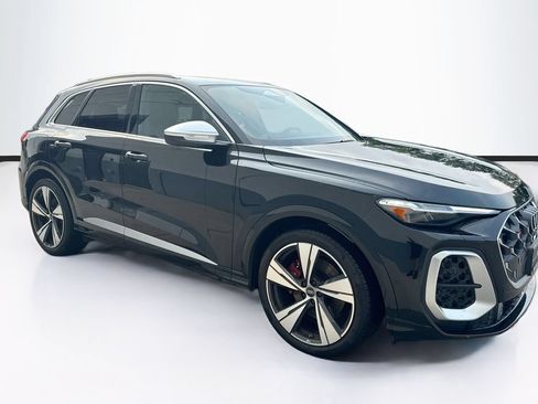 Certified 2025 Audi SQ5 Premium Plus AWD/4WD image 3