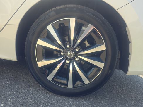 Used 2024 Honda Civic EX-L image 9
