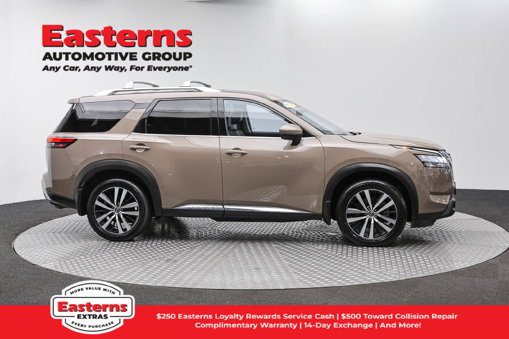 Used 2023 Nissan Pathfinder Platinum w/ Cargo Package AWD/4WD image 5