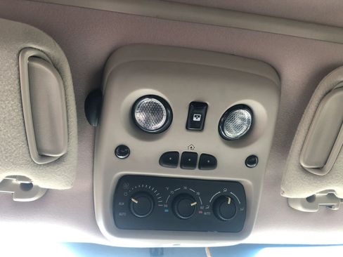 Used 2004 GMC Yukon Denali image 35