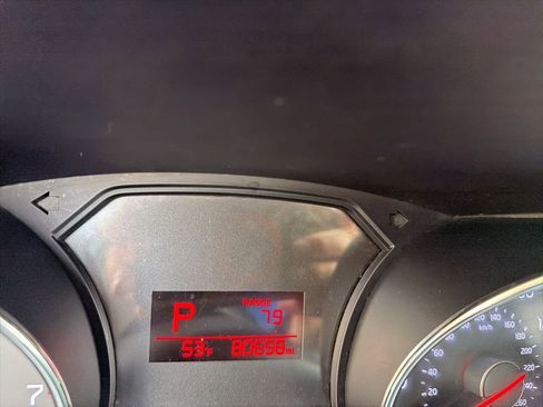 Used 2016 Kia Sedona LX image 1