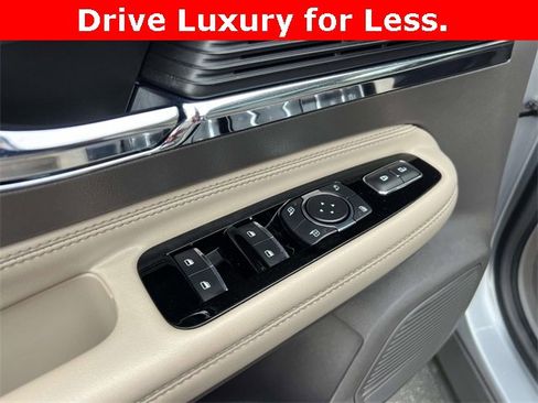 Used 2022 Lincoln Corsair AWD w/ Premium Package image 16