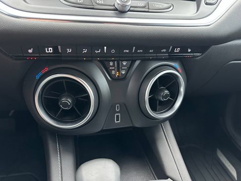 Used 2024 Chevrolet Blazer LT FWD image 26