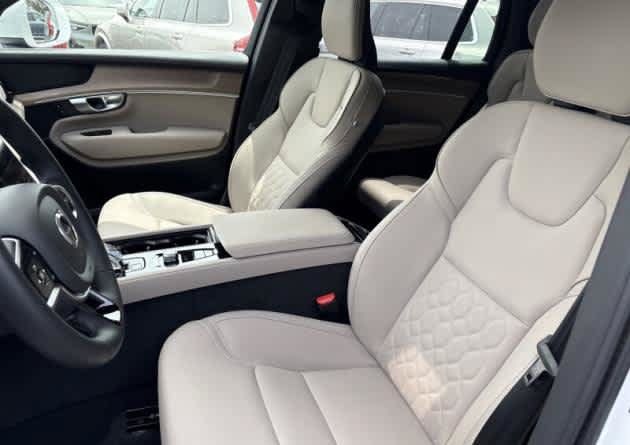 Used 2025 Volvo XC90 T8 Plus w/ Protection Package Premier AWD/4WD image 2