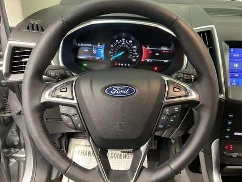 Used 2020 Ford Edge Titanium image 16