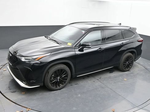 Used 2025 Toyota Highlander XSE image 18