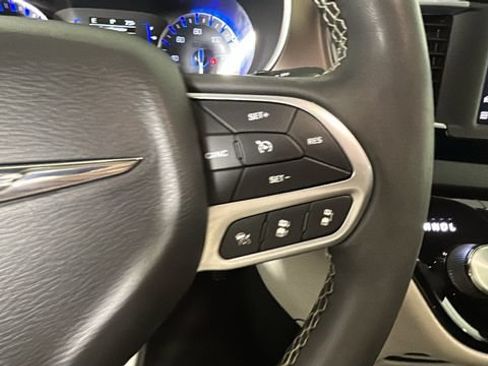 Used 2022 Chrysler Voyager LX FWD image 16