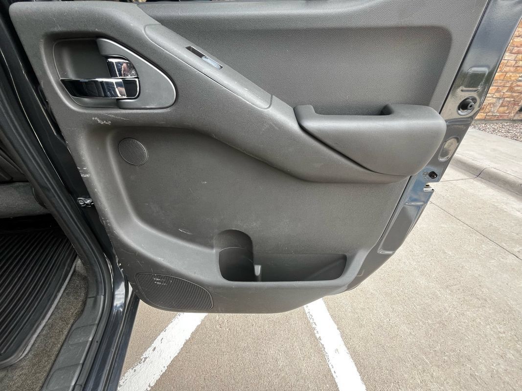 Used 2012 Nissan Frontier PRO-4X AWD/4WD image 21