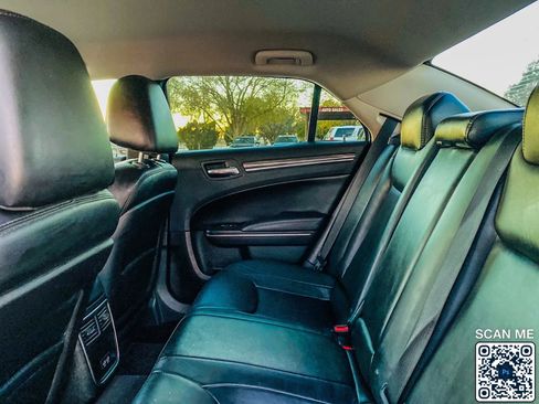 Used 2018 Chrysler 300 Touring L image 27