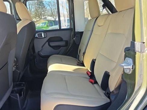 Used 2022 Jeep Wrangler Unlimited Sport image 13