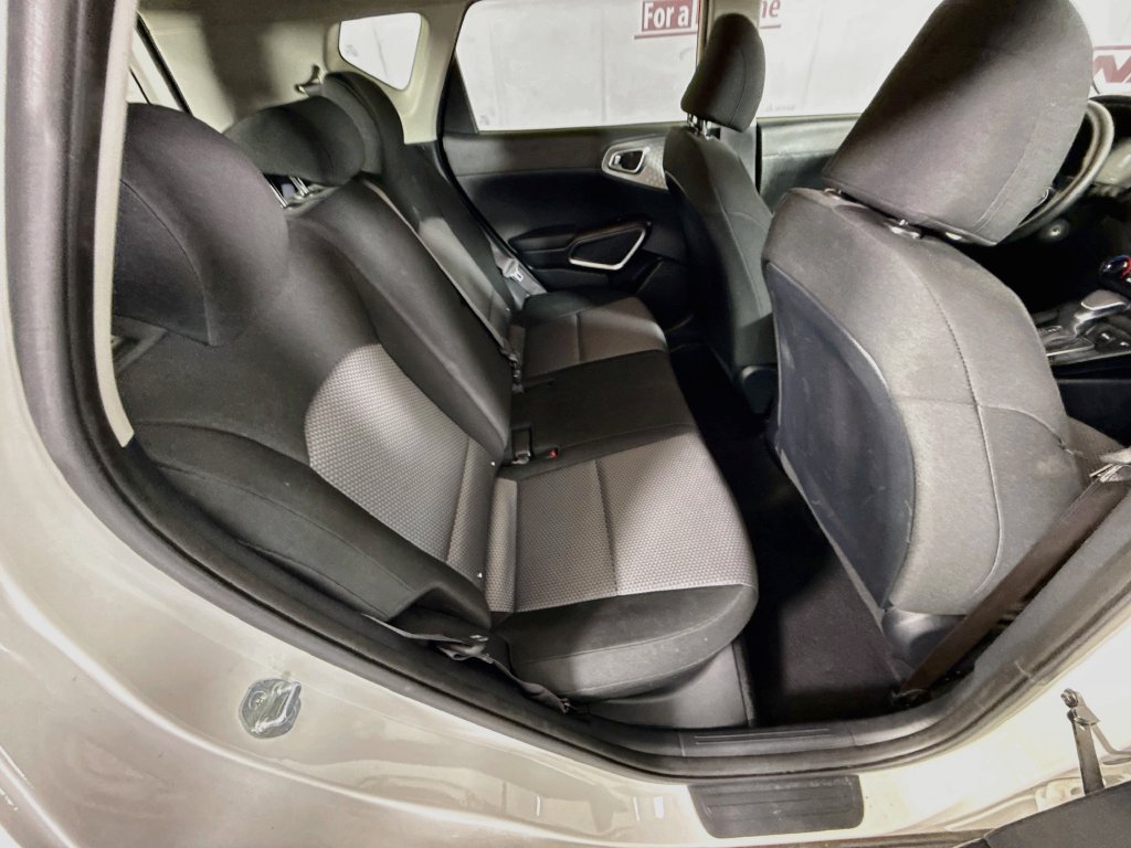 Used 2024 Kia Soul LX w/ LX Technology Package FWD image 28