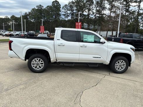 New 2026 Toyota Tacoma SR5 image 8