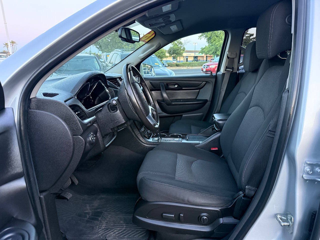 Used 2016 Chevrolet Traverse LT FWD image 10