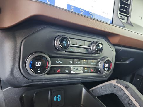Used 2024 Ford Bronco Outer Banks AWD/4WD image 28