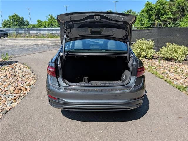 Certified 2023 Volkswagen Jetta SE w/ Panoramic Sunroof Package FWD image 17