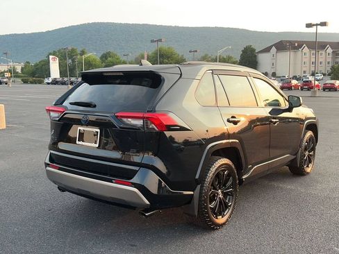 Used 2022 Toyota RAV4 SE w/ Convenience Package AWD/4WD image 2