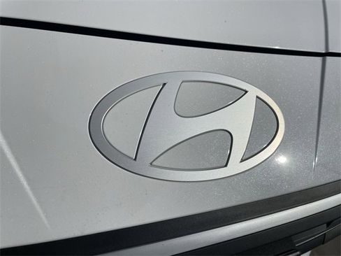 Used 2025 Hyundai Elantra SE image 28