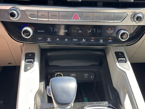 Used 2024 Kia Telluride EX w/ EX Captain's Chair Package image 31