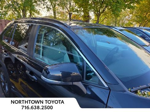 Used 2022 Toyota RAV4 XLE Premium image 3