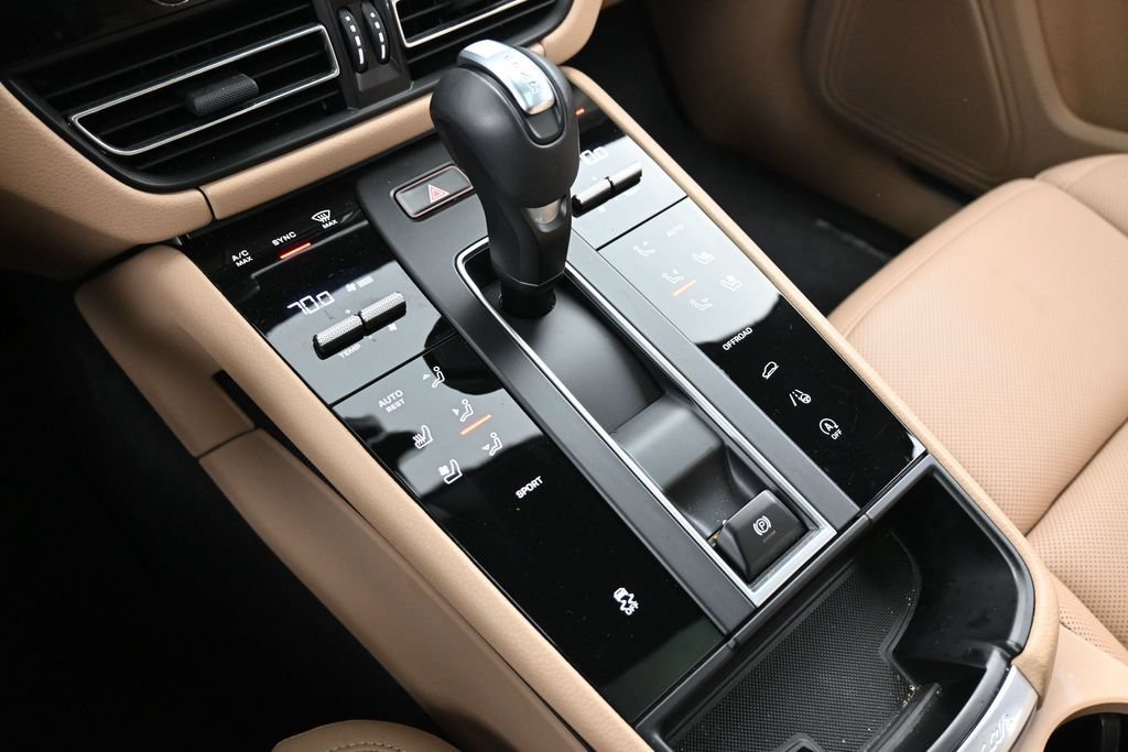 Certified 2026 Porsche Macan AWD/4WD image 22
