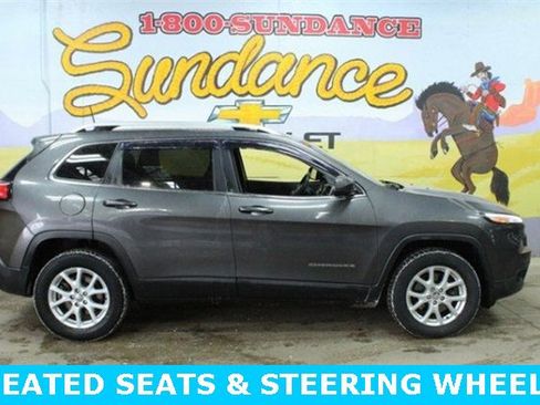 Used 2018 Jeep Cherokee Latitude w/ Cold Weather Group image 1