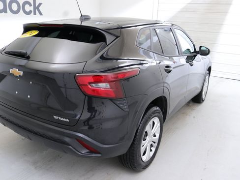 Used 2024 Chevrolet Trax LS image 9