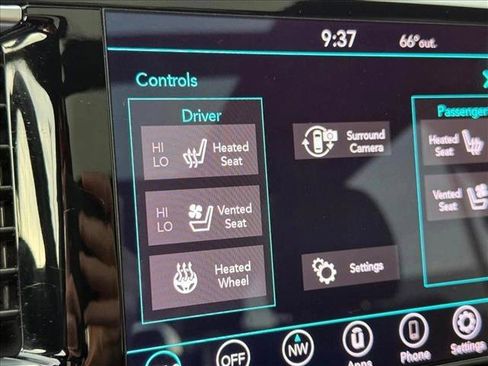 Used 2020 Chrysler Pacifica Limited w/ Advanced Safetytec Group FWD image 27