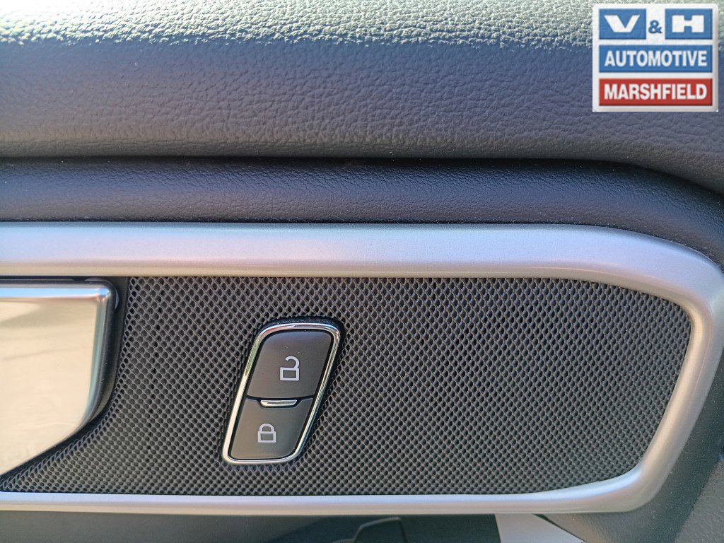 Used 2022 Ford Explorer XLT w/ Equipment Group 202A AWD/4WD image 15
