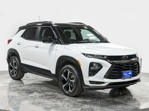 Used 2023 Chevrolet TrailBlazer RS w/ Convenience Package AWD/4WD image 9