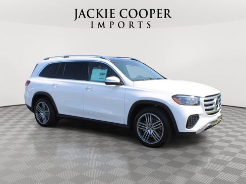 Used 2025 Mercedes-Benz GLS 450 4MATIC image 2