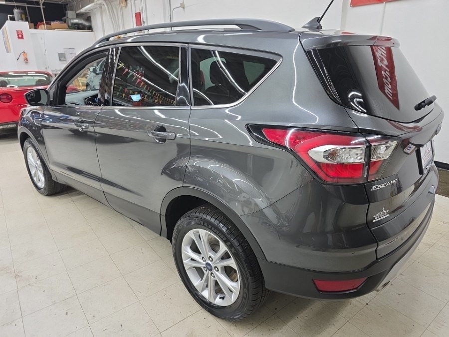 Used 2018 Ford Escape SE w/ SE Sync 3 Package AWD/4WD image 4