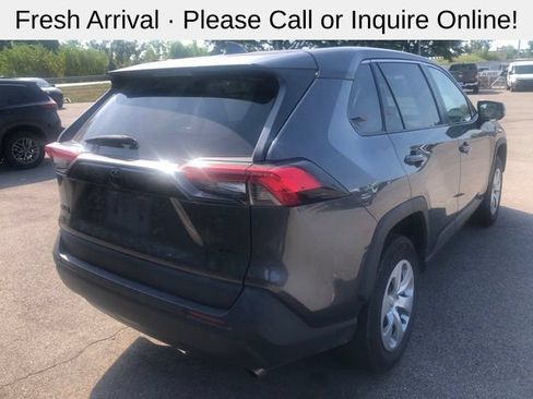 Used 2022 Toyota RAV4 LE FWD image 4