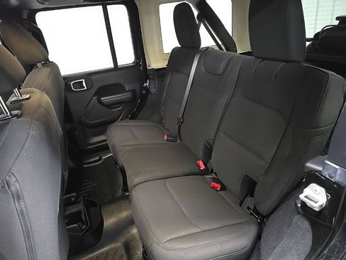Used 2019 Jeep Wrangler Unlimited Sport S AWD/4WD image 31