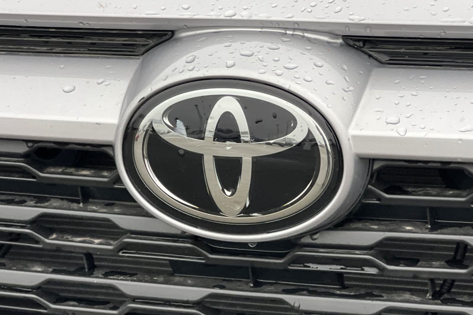 Used 2021 Toyota RAV4 XLE w/ Convenience Package AWD/4WD image 16