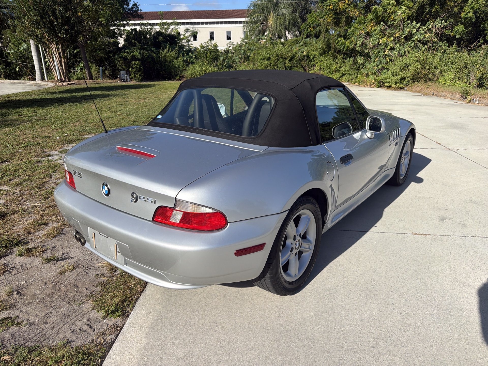 Used 2001 BMW Z3 2.5i RWD image 4