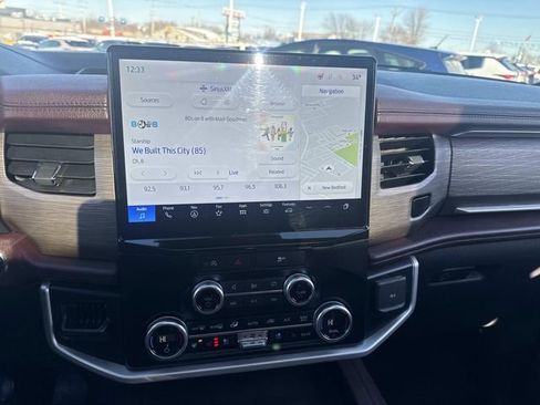 Used 2024 Ford Expedition Limited image 24